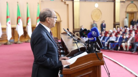 إفتتاح فعاليات الملتقى الوطني الثاني حول موضوع العلاقة الوظيفية بين المحكمة الدستورية والسلطات العمومية