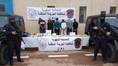 وهران: الإطاحة بشبكة إجرامية عابرة للحدود ينطلق نشاطها من المغرب وضبط قرابة 9 كلغ من الكوكايين 