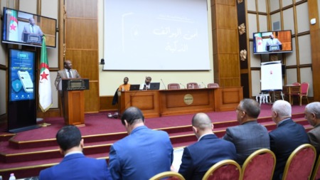 المجلس الشعبي الوطني يكوّن نوابه حول أمن الهواتف الذكية وتعزيز الحماية الرقمية