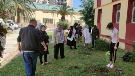 باب الزوار.. تاسيس نادي بيئي بالإقامة الجامعية باية حسين