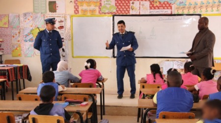أمن دائرة زلفانة تنظم حملة تحسيسية لفائدة التلاميذ المتمدرسين
