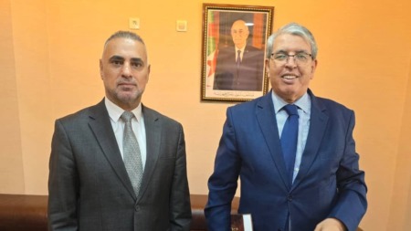 أبو عيطة يشيد بمواقف الجزائر الداعمة للقضية الفلسطينية في لقائه مع السفير نور الدين خندودي