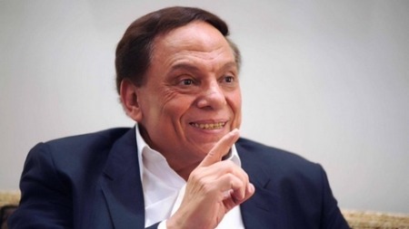 عادل إمام يتمتع بصحة جيدة