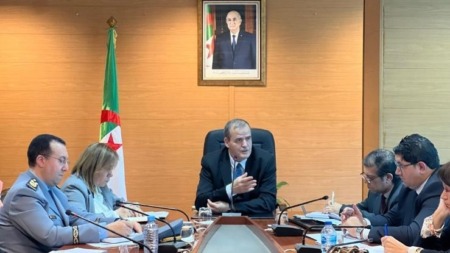 رزيق يترأس اجتماعا تنسيقيا لمناقشة إطلاق الهيئتين الوطنيتين المكلفتين بالاستيراد والتصدير