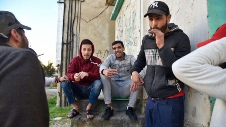 العنف اللفظي بين الشباب.. كيف السبيل للحد منه؟