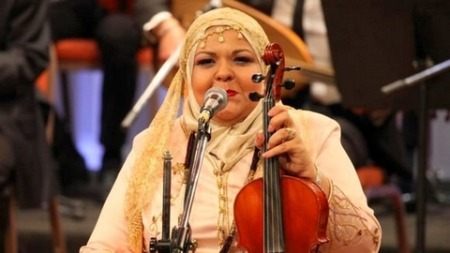 الفنانة نسيمة حفاف تصرح لـ “الموعد اليومي”: اخترت الغناء عن الحايك لأنه يعبر عن هوية المرأة الجزائرية
