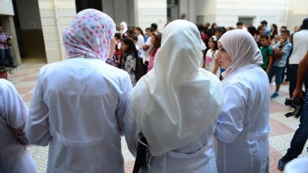 وزارة العمل تستكمل ضبط الصيغة النهائية لنص تخفيض سن التقاعد للأساتذة