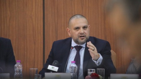 الترخيص لـ 552 وكالة سياحة بتنظيم العمرة ومنح 412 رخصة مناولة لفائدة وكالات أخرى