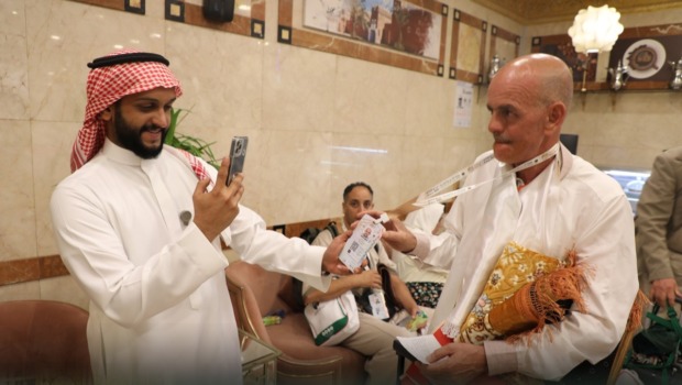 بطاقة النسك وثيقة ذكية تسهل تنقل الحجاج الجزائريين وتحصنهم من التجاوزات
