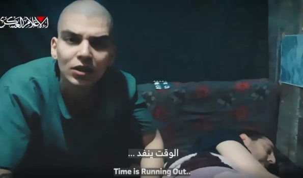 القسام تنشر فيديو لأسيرين صهيونيين ..اسألوا سارة نتنياهو عن عددهم.’’.