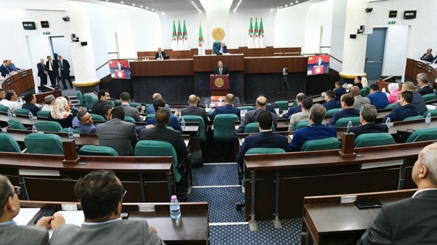 البرلمان يشرع في مناقشة مشروع قانون التعبئة العامة لحماية السيادة الوطنية في ظرف استثنائي 
