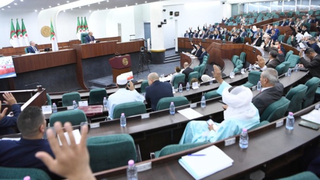 نواب المجلس الشعبي الوطني يصادقون على مشروع القانون المتضمن تمديد عطلة الأمومة