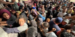 الإعلام الحكومي: نُجدد رفضنا القاطع لمخطط الاحتلال توزيع المساعدات بغزة