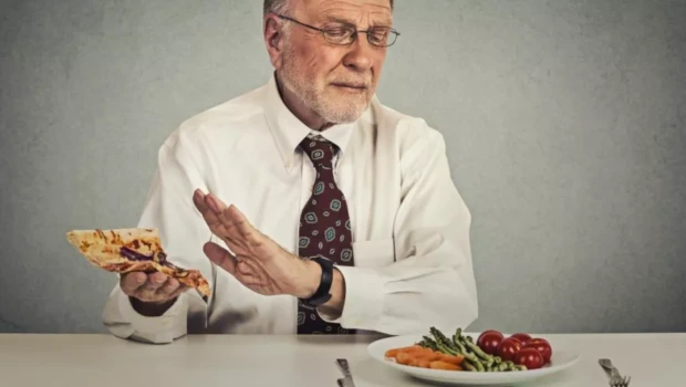أطعمة تُسبب ارتجاع المريء وحرقة المعدة