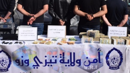 تيزي وزو: توقيف خمسة أشخاص وحجز مبالغ مالية من العملة المحلية والأجنبية