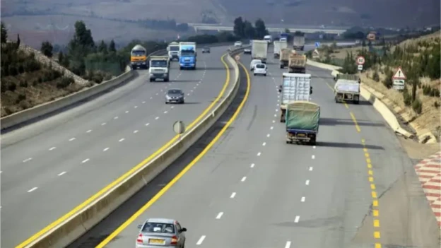 برج بوعريريج.. تحويل حركة مرور مركبات الوزن الثقيل