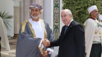 صورة معبرة عن رئيس الجمهورية يتلقى تهاني جلالة سلطان سلطنة عمان الشقيقة بمناسبة عيد الأضحى المبارك