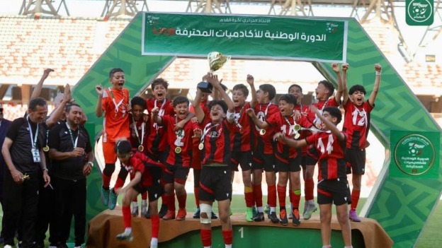 اتحاد الجزائر بطل الطبعة الأولى