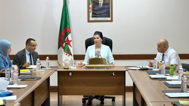 مولوجي تدعو إلى اقتراح برامج تكوين متخصصة للمهنيين المتكفلين بالأطفال المصابين بطيف التوحد