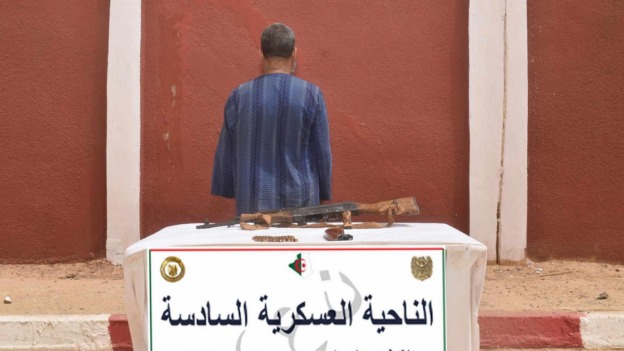 إرهابي يسلم نفسه وتوقيف 3 عناصر دعم للجماعات الإرهابية