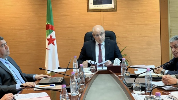 زيتوني يترأس اجتماعا خاصا برقمنة الرقابة والتحضيرات لموسم الاصطياف