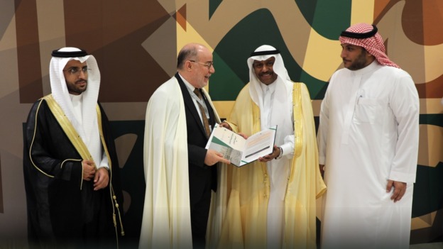 بلمهدي يتسلم وثيقة الترتيبات الأولية لموسم حج 2026