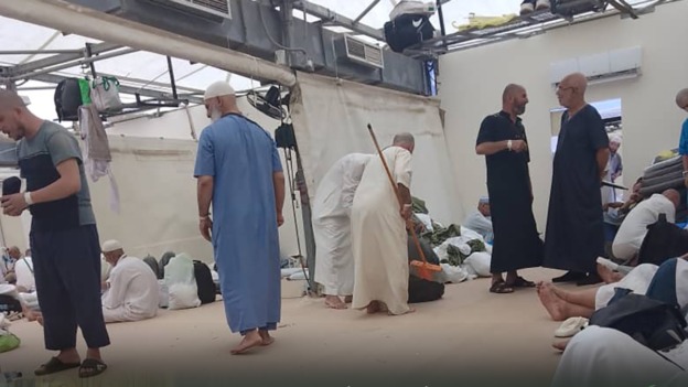 الحجاج الجزائريون يطلقون مبادرة “أترك المكان أحسن مما كان”