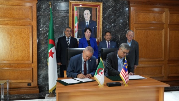 مجمع سونارام يوقع مذكرة تفاهم مع مجمع “ليون” الماليزي لتطوير مشاريع منجمية مشتركة