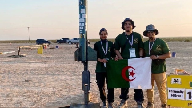 بداري يهنئ طلبة “جامعة وهران 1” بعد نجاح إطلاق الصاروخ الجزائري “Atakor III”