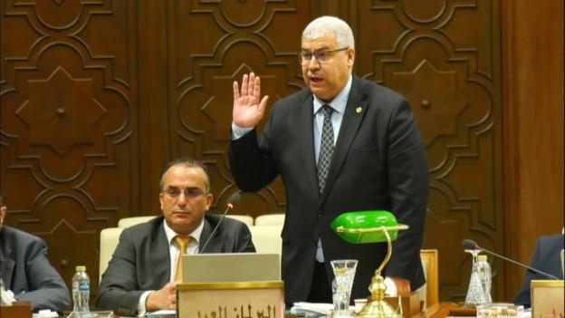 عضوان من مجلس الأمة يؤديان اليمين القانونية في افتتاح الجلسة العامة للبرلمان العربي