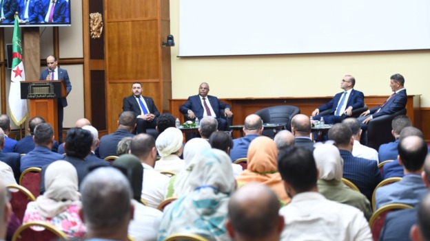 دعوة إلى تعزيز القدرات القانونية والإدارية للمنتخبين المحليين وتوسيع صلاحيات البلديات