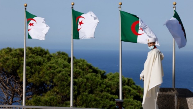 هناك خطر يحدق ببلادنا ما يحتم على الشباب حماية وطنهم