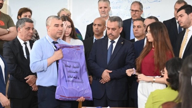 سعداوي يعطي إشارة انطلاق امتحان شهادة البكالوريا من ثانوية الإدريسي بالجزائر العاصمة