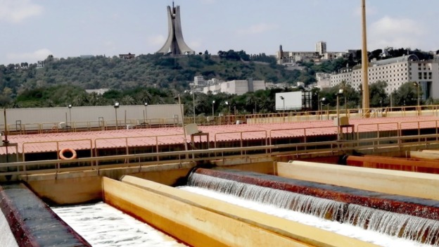 حشلاف: الجزائر تتجه نحو تغطية 60% من حاجيات الشرب عبر محطات تحلية مياه البحر