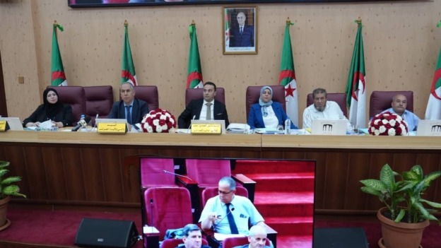 المجلس الولائي للعاصمة يطالب بتفعيل آليات الرقابة الميدانية على المشاريع التنموية