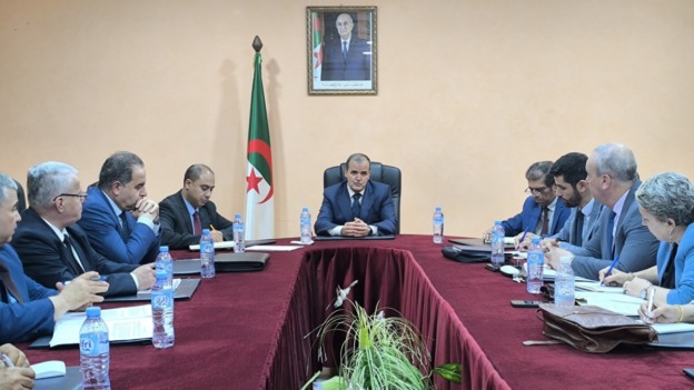 وضع منهجية واضحة للتكفل بفائض الإنتاج وتوجيهه نحو التصدير