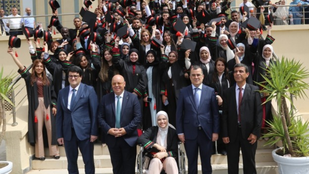 بن طالب يشرف على مراسم حفل تخرج الدفعة العاشرة لطلبة المدرسة العليا للضمان الاجتماعي