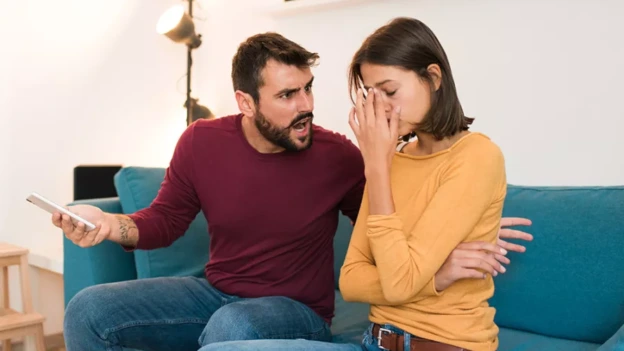 كيف تتعاملين مع إهانة زوجك لك باستمرار؟