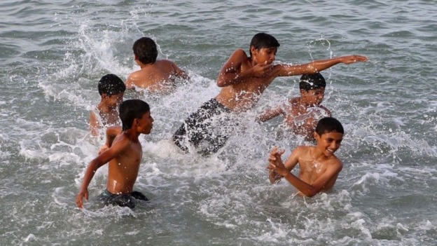البليدة.. أكثر من 10 ألاف طفل يحظون برحلات يومية نحو شواطئ البحر