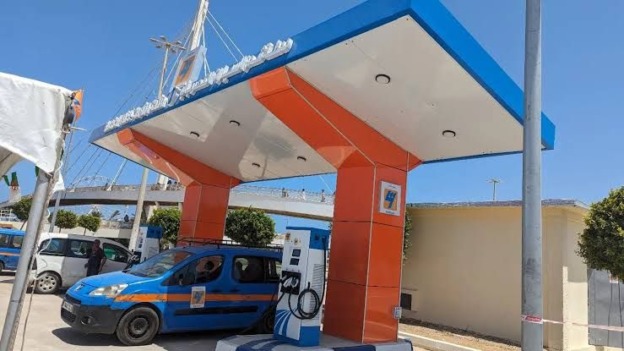 تركيب 31 عمودا لشحن السيارات الكهربائية بغليزان  