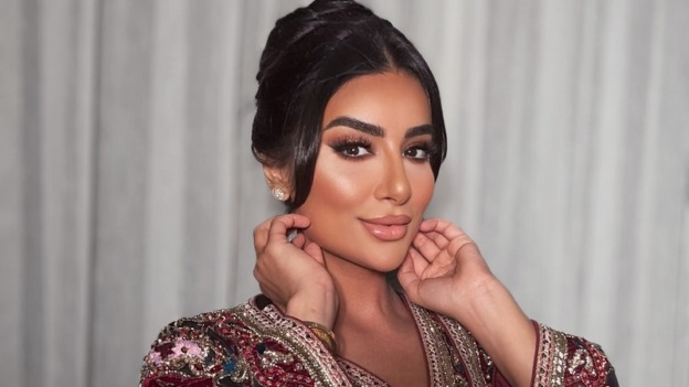 جوري بكر: وزعوا مياه صدقة للناس في الشارع