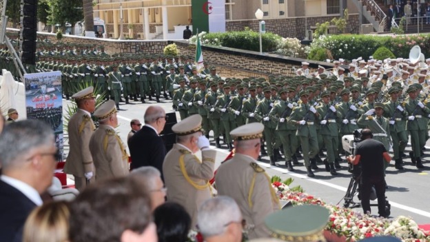 اليوم الوطني للجيش الوطني الشعبي احتفاء بالرابطة المقدسة بين الشعب وجيشه وعرفانا بدوره في مسيرة بناء الوطن والذود عن سيادته