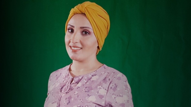 فاطيمة بلحميسي تعلن انسحابها من الساحة الفنية بدل التخلي عن حجابها