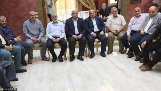 وفد حماس يصل القاهرة ويعقد لقاءات مع المسؤولين الاربعاء