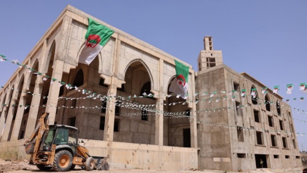 معسكر.. استئناف أشغال إنجاز المسجد القطب