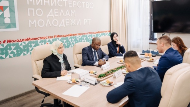 حيداوي يستعرض التجربة الجزائرية في مجال تمكين الشباب وتعزيز مشاركتهم في صناعة القرار