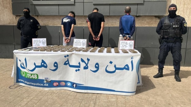 حجز مخدرات وسيارة نفعية في وهران
