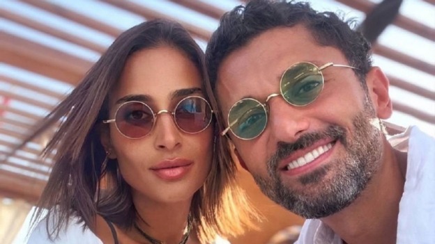 كريم محمود عبد العزيز ينفي شائعات طلاقه بهذه الكلمة: زوجتي أحبك