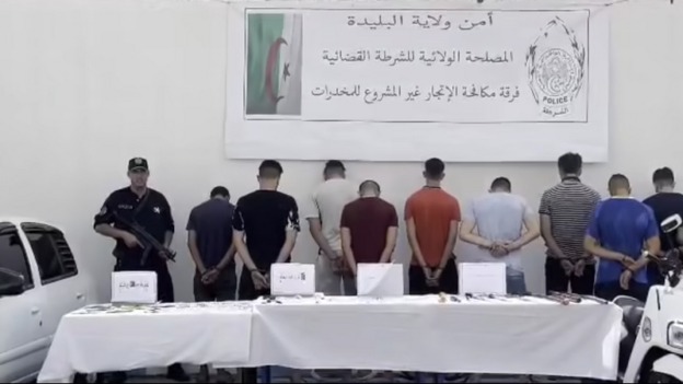 البليدة: الإطاحة بعصابة أحياء وحجز أسلحة بيضاء وأقراص مهلوسة