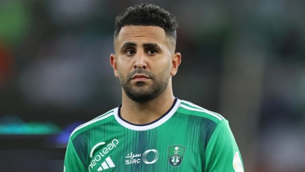 محرز يشعل مواقع التواصل الاجتماعي بصورة الشهيد أنس الشريف